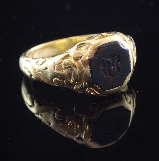 A William IV 18ct gold and bloodstone set gentlemans mourning ring, size Q.